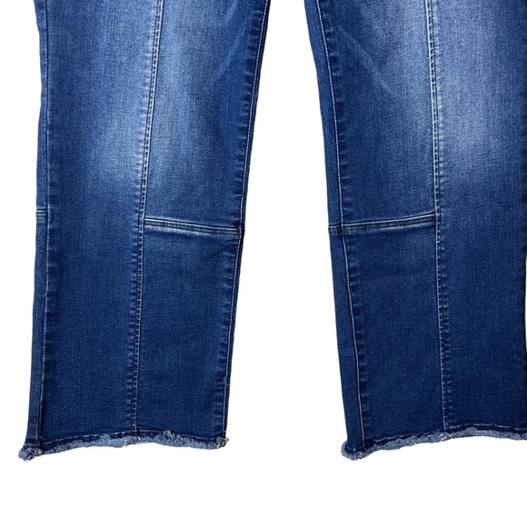 Wit & Wisdom Pull on Glider Kick Flare Eyelash hem Jeans Size 8 - Picture 6 of 9